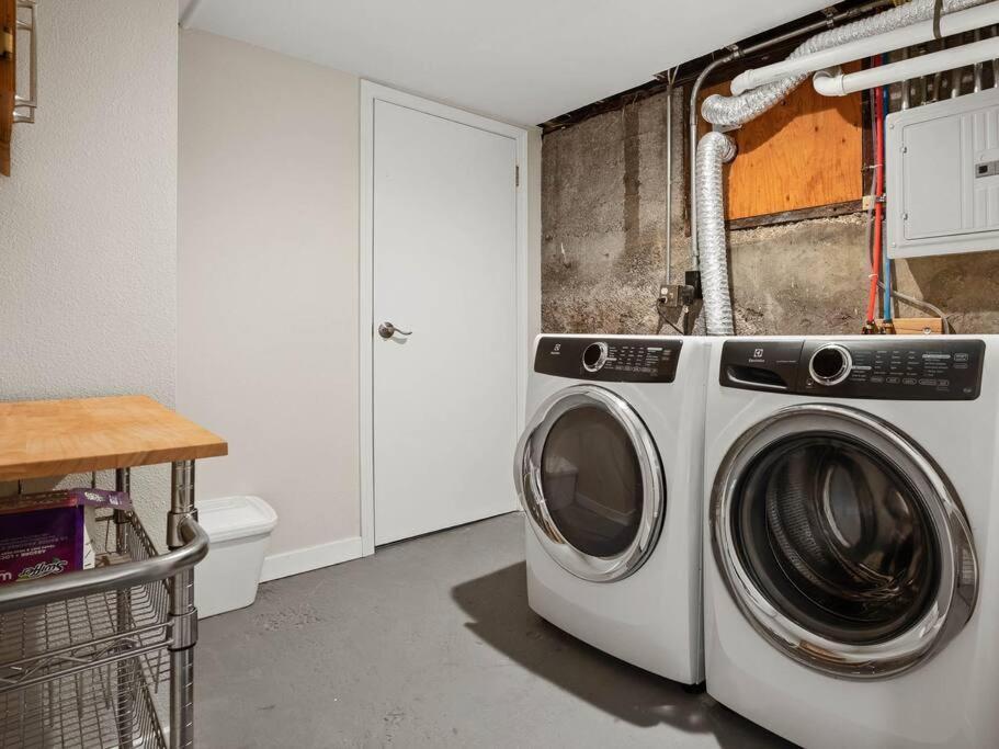 Ferienwohnung Elegant Richmond Gem Nestled Up To Hawthorne Blvd. Portland Exterior foto
