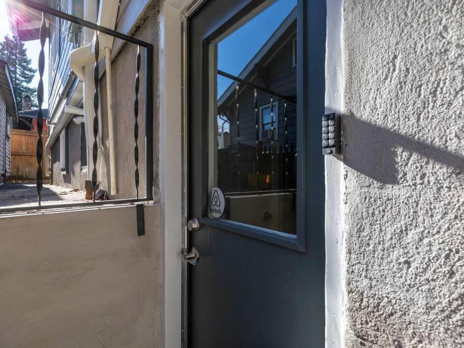 Ferienwohnung Elegant Richmond Gem Nestled Up To Hawthorne Blvd. Portland Exterior foto